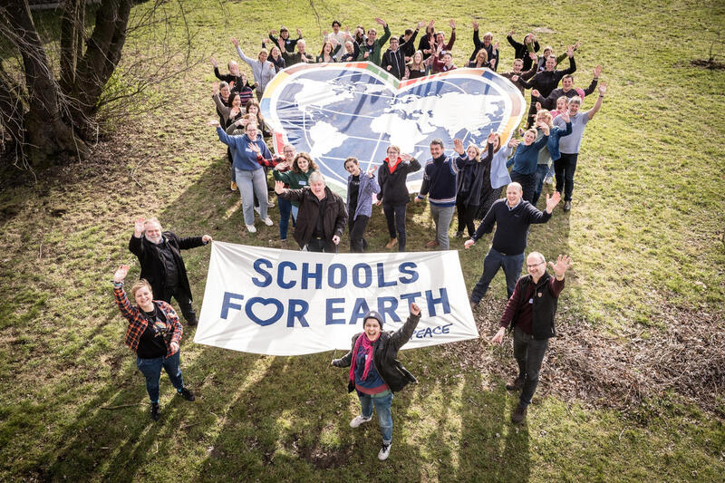 La mission du Greenpeace Canada Education Fund est de combler les lacunes de connaissances sur les enjeux environnementaux, climatiques et énergétiques grâce à la recherche et à l’éducation — un travail rendu possible en partie grâce aux dons testamentaires de personnes qui souhaitent un avenir juste et durable.